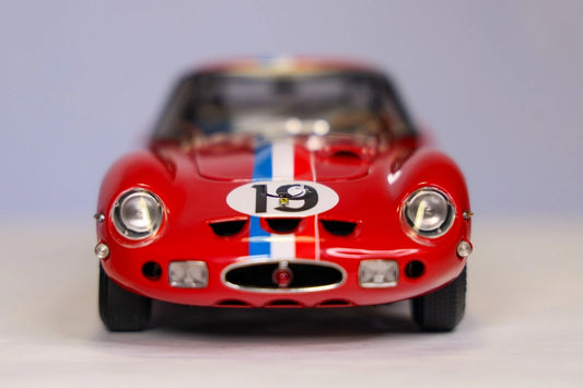 CMC 1:18 Ferrari 250 GTO – 24 Hours of France 1962 #19 – (Noblet / Guichet)