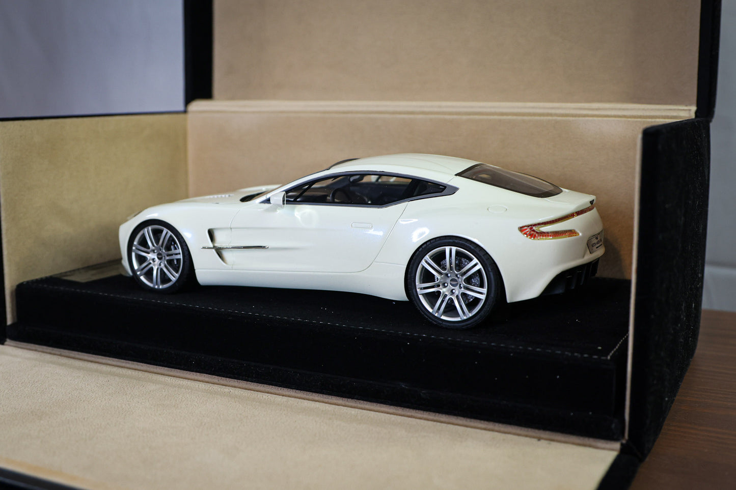 1/18 Tecnomodel Aston Martin One-77