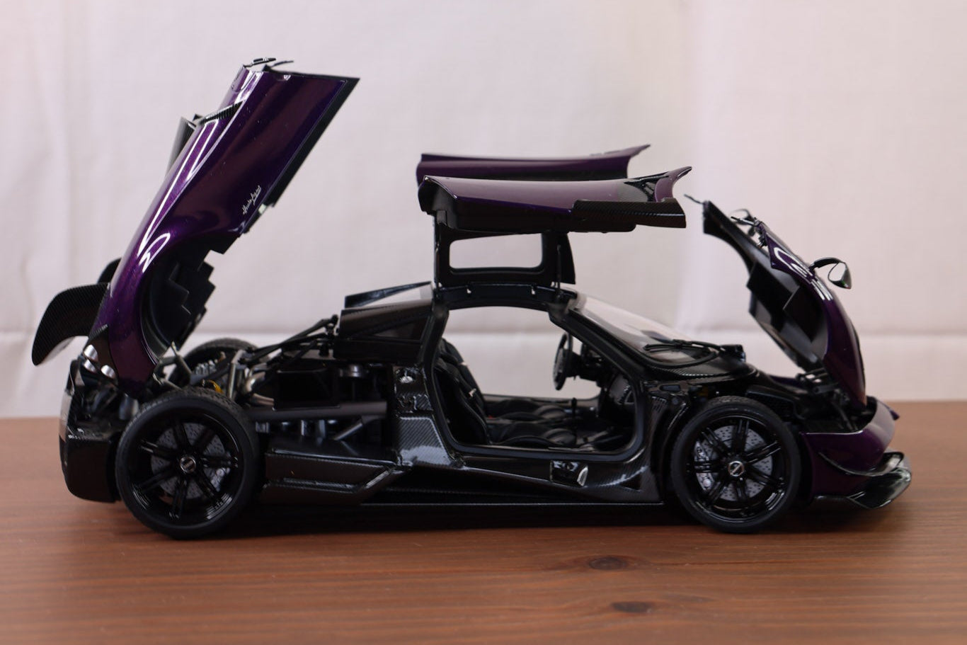 1/18 AutoArt Pagani Huayra BC Designo Viola & Carbon