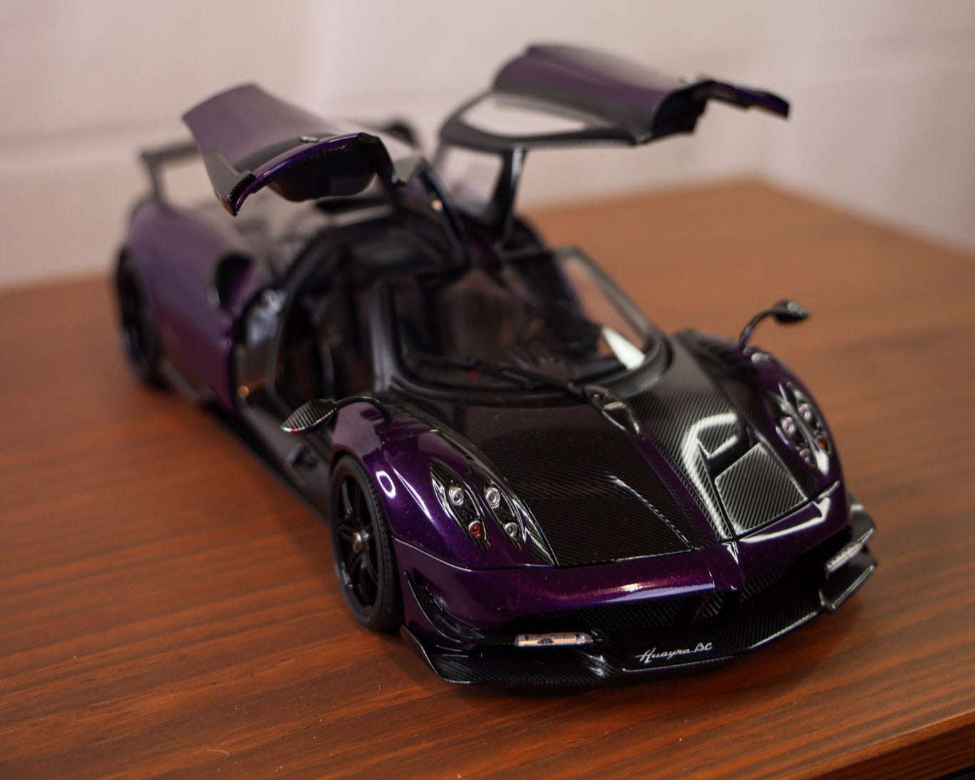 1/18 AutoArt Pagani Huayra BC Designo Viola & Carbon
