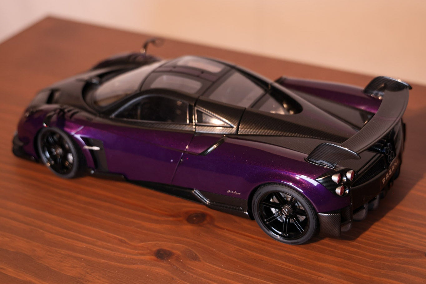 1/18 AutoArt Pagani Huayra BC Designo Viola & Carbon