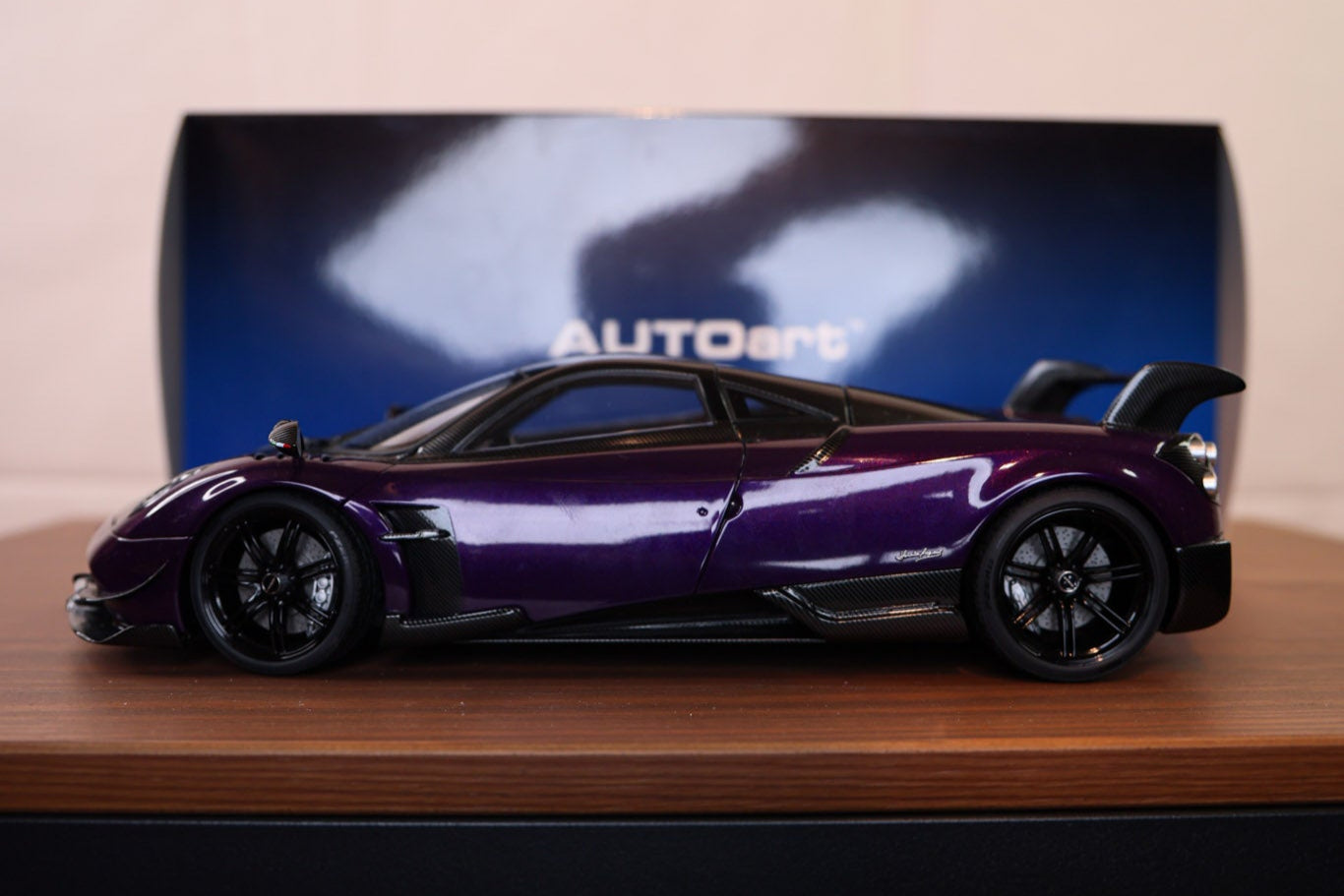1/18 AutoArt Pagani Huayra BC Designo Viola & Carbon