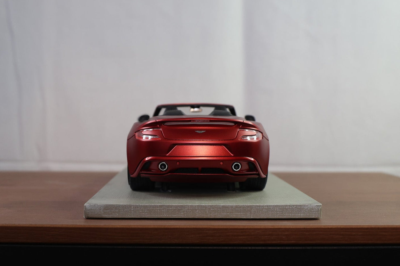 1/18 Tecnomodel Aston Martin Vanquish Volante