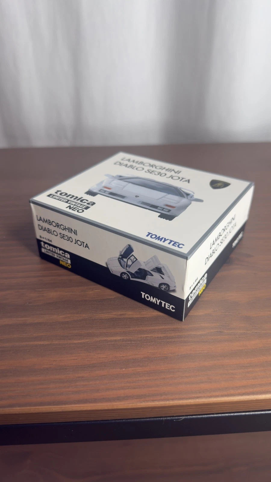 TLVN Tomica Limited Vintage 1:64 Lamborghini Diablo SE30 Jota White