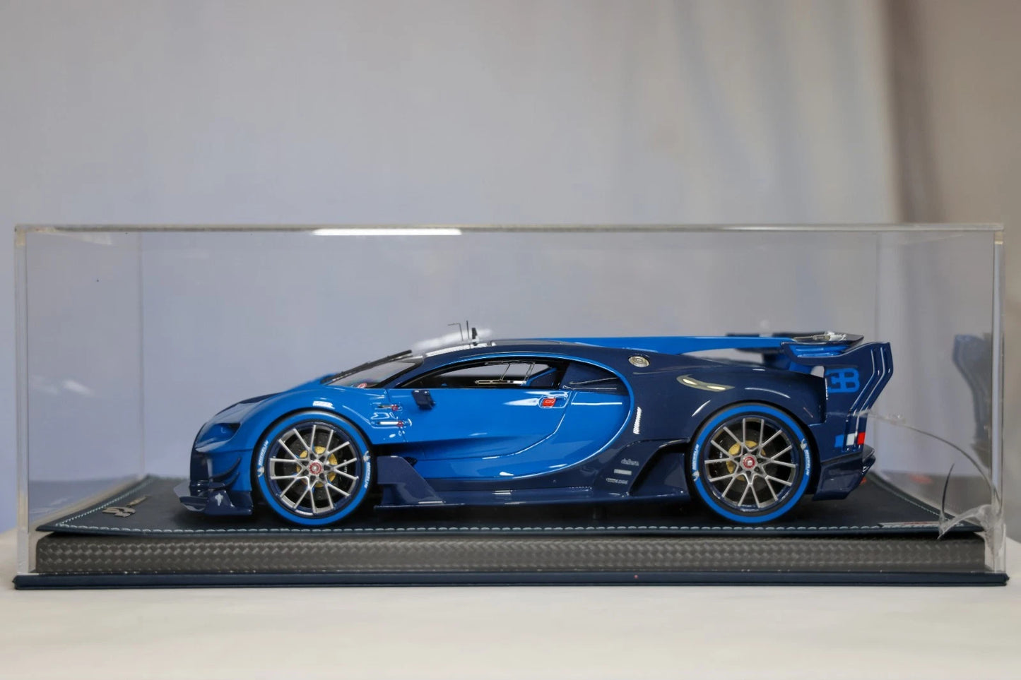 MR Collection 1:18 Bugatti Vision GT Resin Model Car