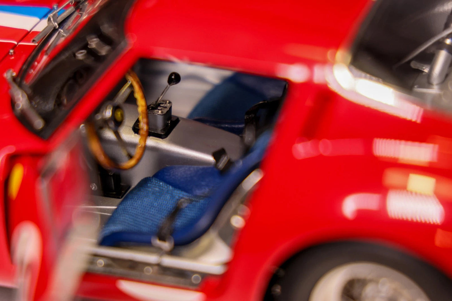 CMC 1:18 Ferrari 250 GTO – 24 Hours of France 1962 #19 – (Noblet / Guichet)