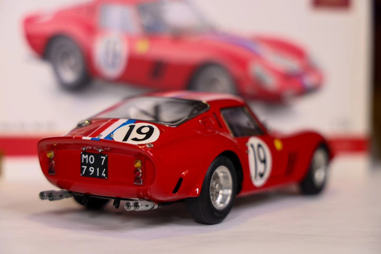 CMC 1:18 Ferrari 250 GTO – 24 Hours of France 1962 #19 – (Noblet / Guichet)