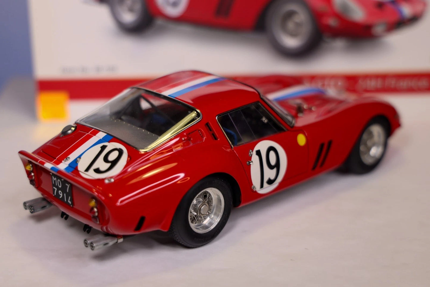 CMC 1:18 Ferrari 250 GTO – 24 Hours of France 1962 #19 – (Noblet / Guichet)