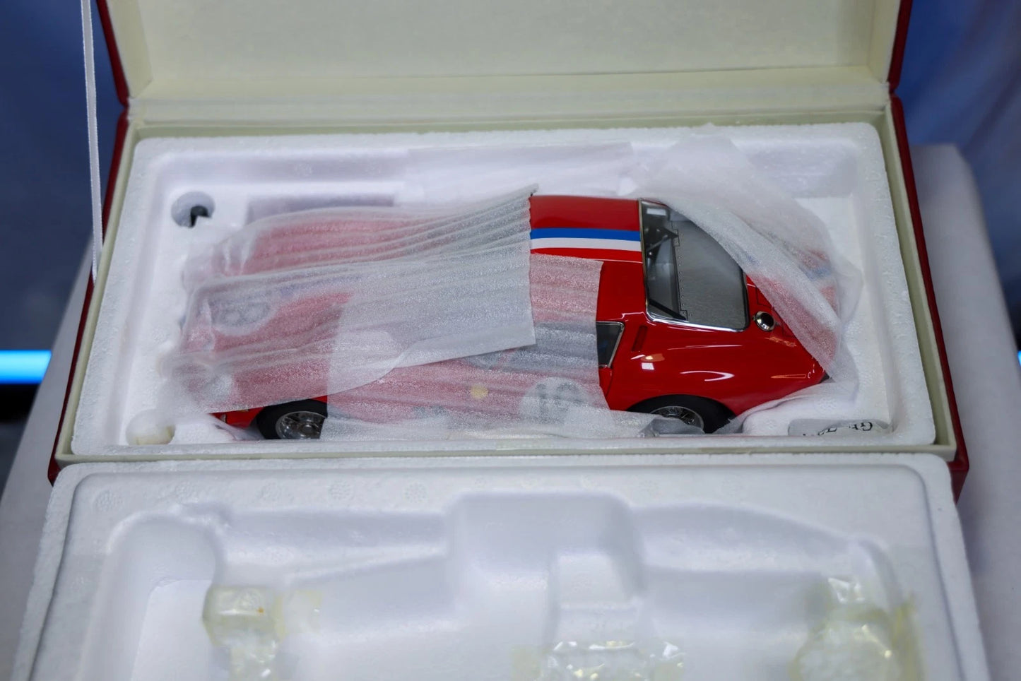 CMC 1:18 Ferrari 250 GTO – 24 Hours of France 1962 #19 – (Noblet / Guichet)