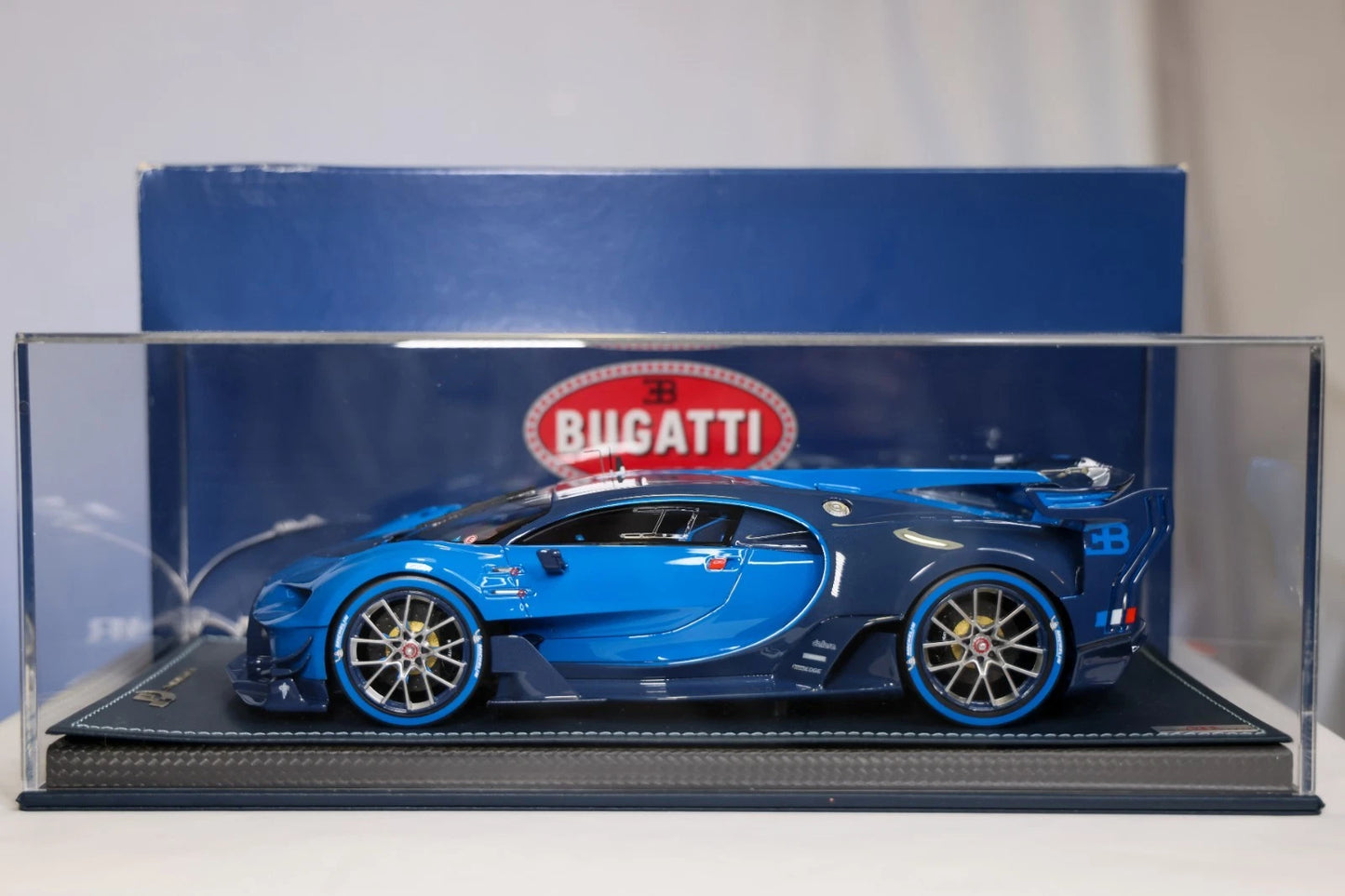 MR Collection 1:18 Bugatti Vision GT Resin Model Car